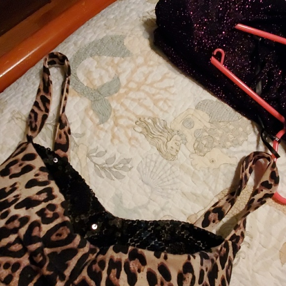 Mini leopard print. - Picture 2 of 3